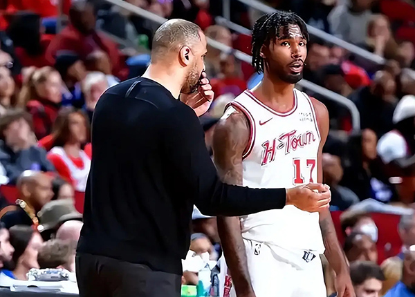 西部战局暗流涌动：火箭勇士交易流言再起，3换1方案影响冲冠格局